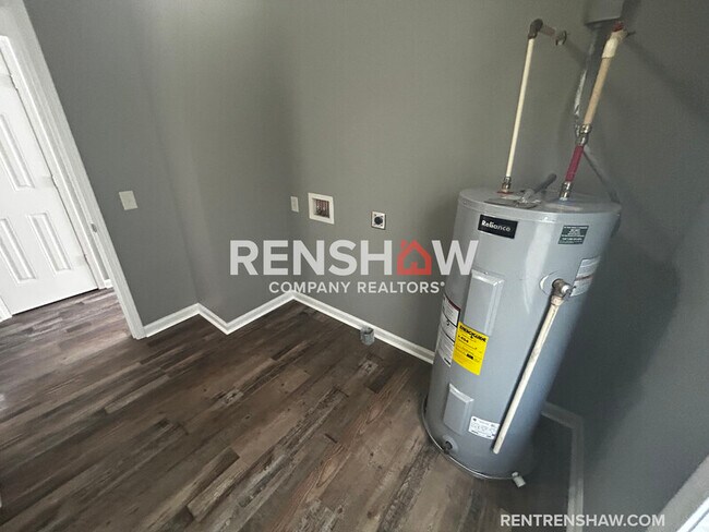 Building Photo - 157 Cloverdale St