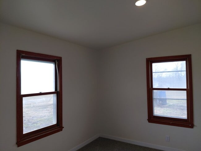 Building Photo - 140/150 W 4th Duplex