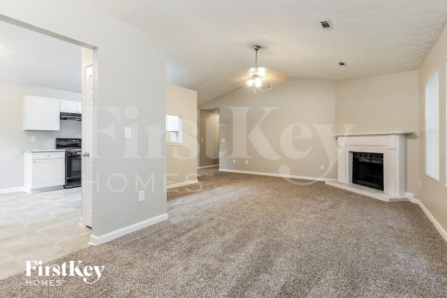 Building Photo - 206 Red Oak Dr