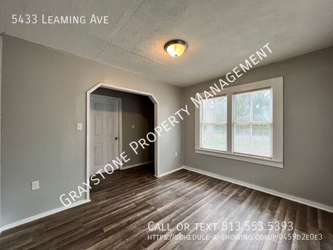 Building Photo - 2 Bed, 1 bath rental available in Jacksonv...