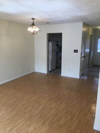 Building Photo - 2 Bedroom 1.5 bath for $1300 a month!