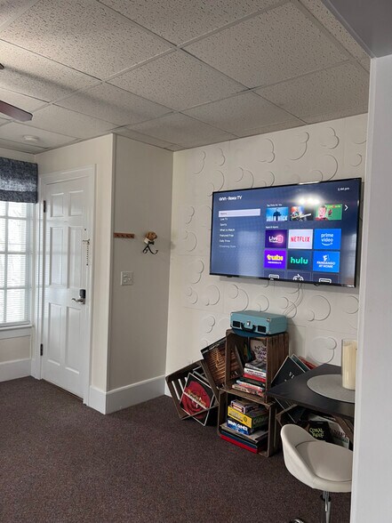 Building Photo - 48 W Main St