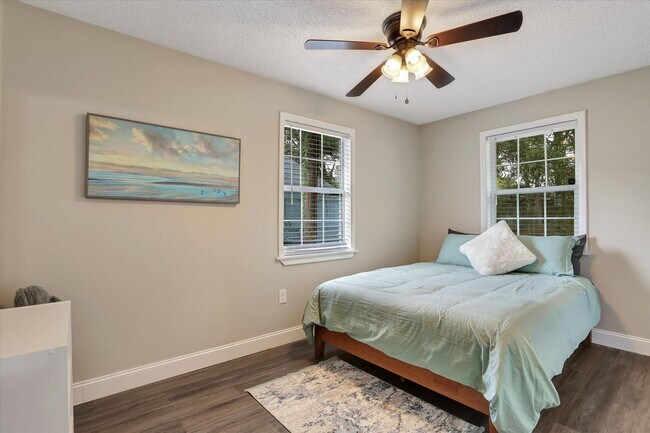 Building Photo - 4 Bedroom, 2 Bath Brick Home in Savannah