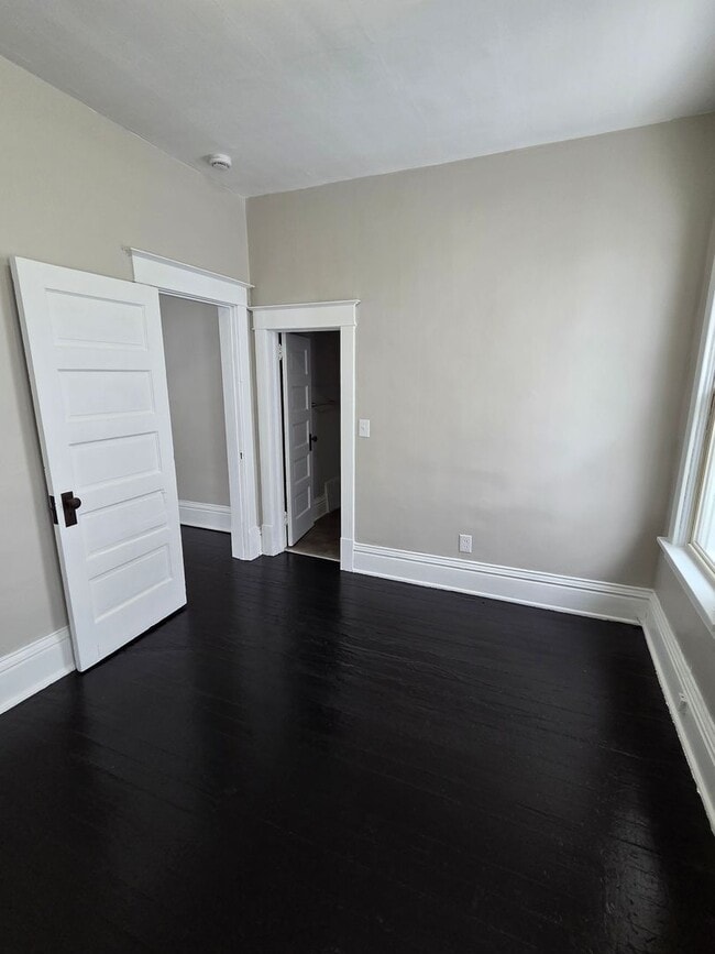 Building Photo - 2 bedroom, 1 bath house