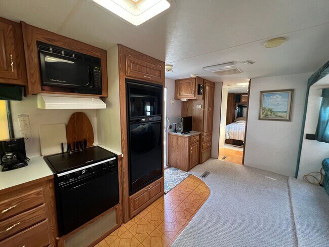 Building Photo - SHORT TERM FOOTHILLS RETREAT!