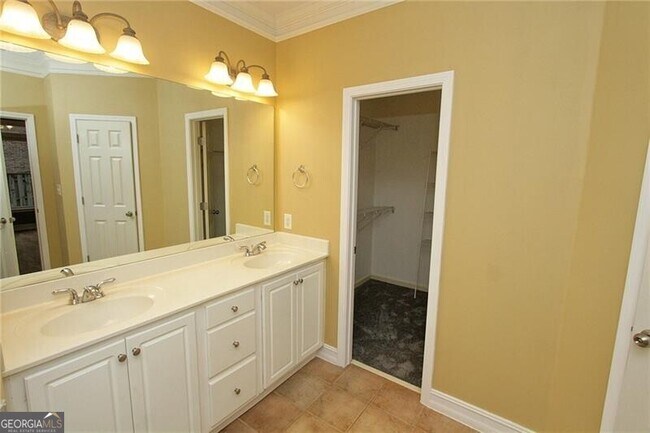 Building Photo - 1360 East Gate Ct SE