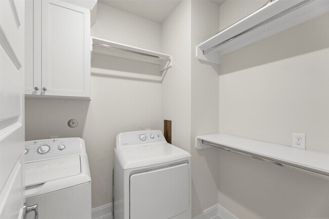 Building Photo - 2718 Grand Fountains Dr