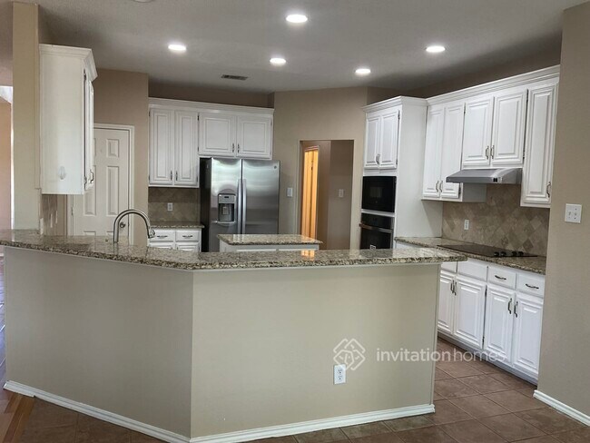 Building Photo - 720 Hollow Ridge Dr