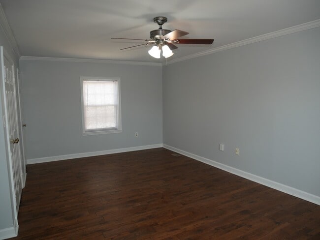 Building Photo - 4 Bedroom 3.5 Bath Corner Unit Townhouse o...