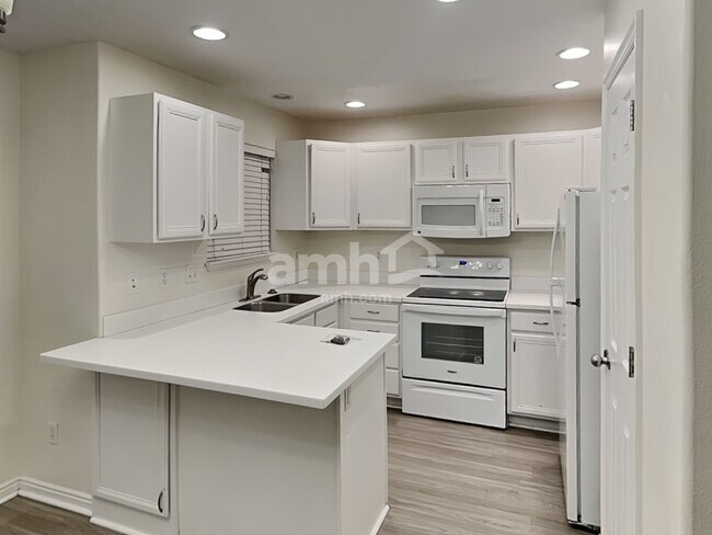 Building Photo - 957 W 1200 S