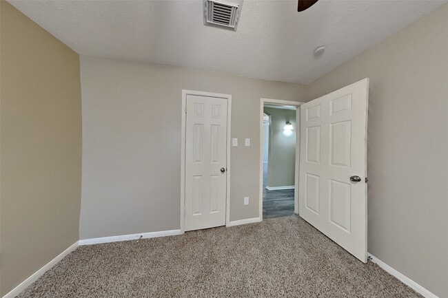 Building Photo - 7007 Fuchsia Ln