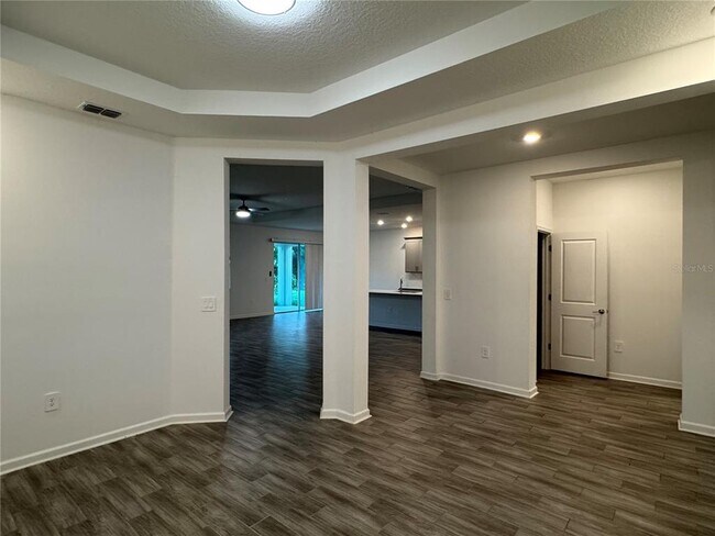 Building Photo - 6298 Lakepine St