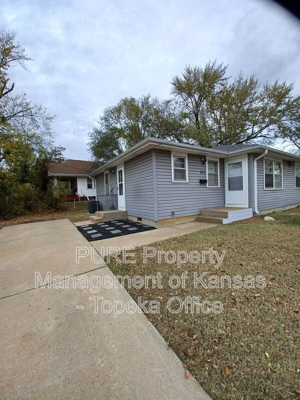 Building Photo - 643 SW Oakley Ave