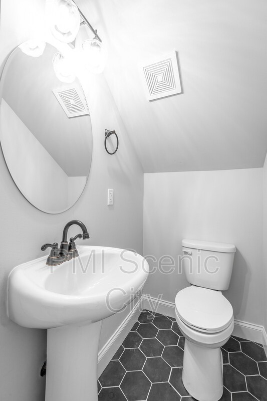 Building Photo - 1908 Cypress Ln