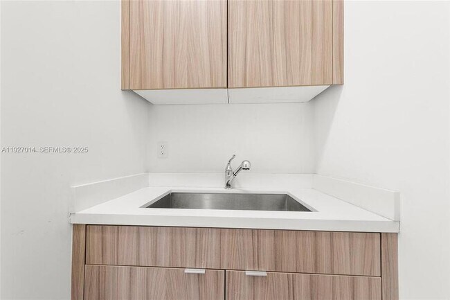 Building Photo - 7455 NW 103rd Pl