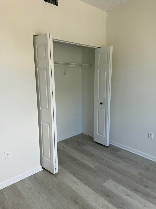 Building Photo - 2080 Greenview Shores Blvd