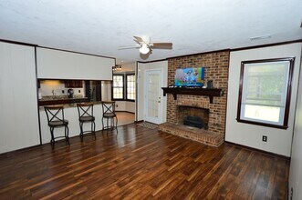 Building Photo - Quiet Cul-de-sac street