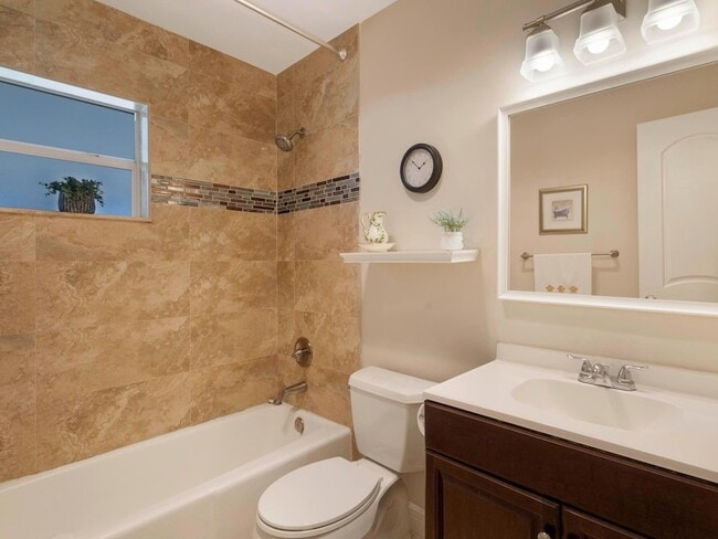 Building Photo - 832 Green St