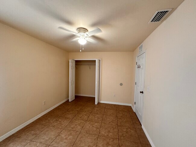 Building Photo - 146 SW 47th Terrace