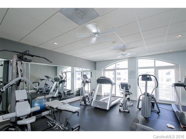 Building Photo - 400 N Church St