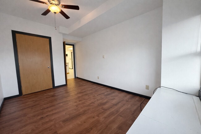 Building Photo - 107 W Baldwin St