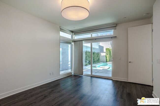 Building Photo - 392 Suave Ln