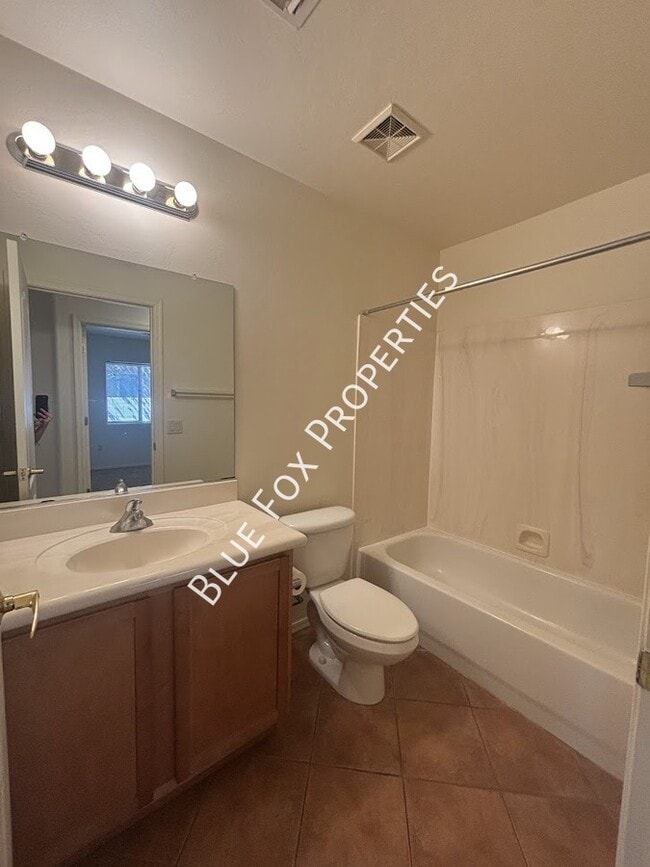 Building Photo - 270 E Shore Cliff Pl