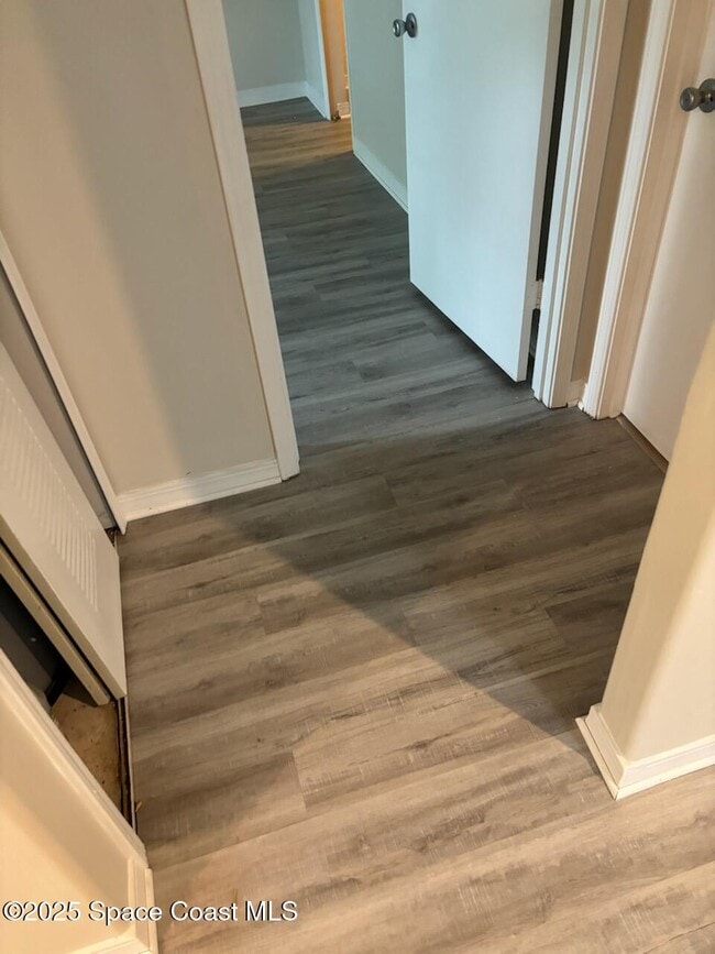 Building Photo - 7667 N Wickham Rd