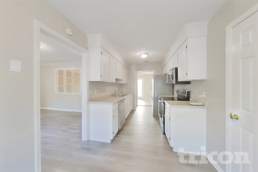 Building Photo - 112 Hedgefield Rd