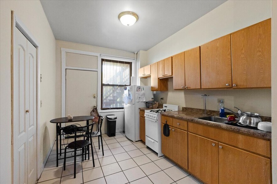 Building Photo - 5020 S Blackstone Ave