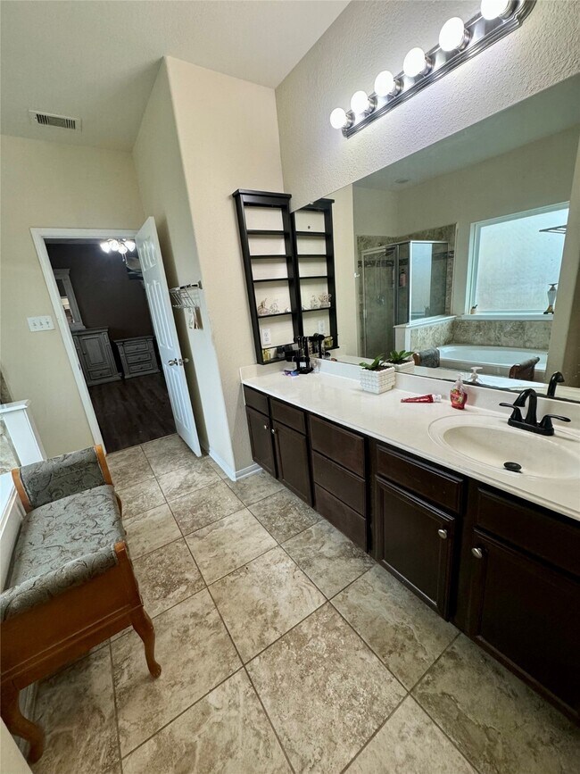 Building Photo - 2307 Cloudy Bay Dr