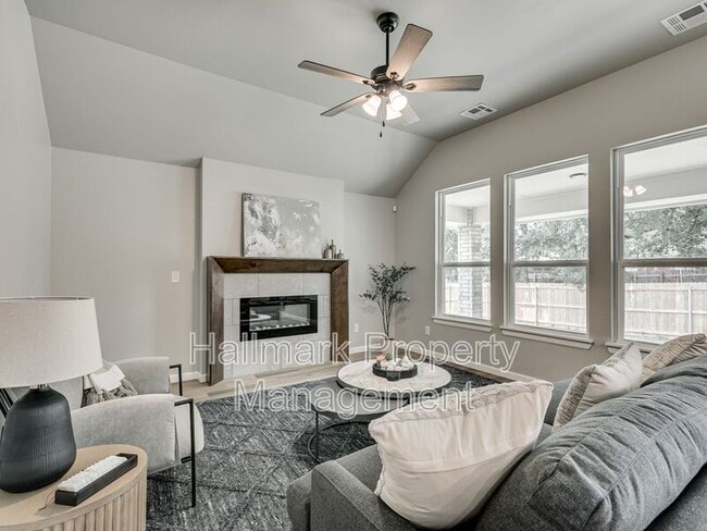 Building Photo - 1007 Magnolia Dr