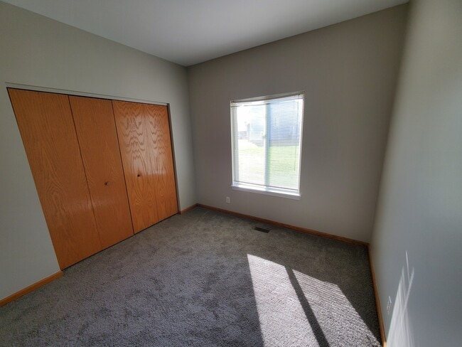 Building Photo - 13927 S Oakdale Cir