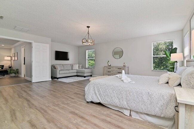 Building Photo - 701 Kettering Rd