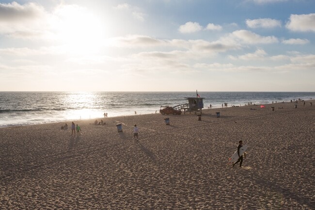 Building Photo - 300 19th St