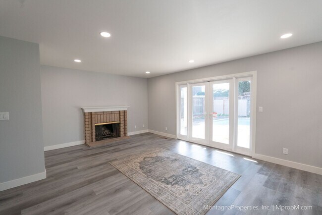 Building Photo - Spacious custom 4 bedroom home with pool and 2 car garage!