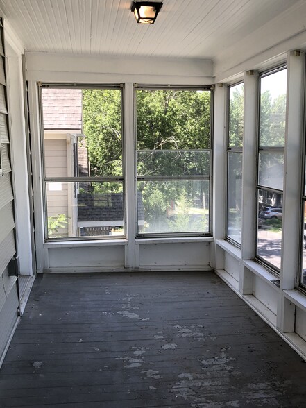 Screened in front porch - 4615 Bell St