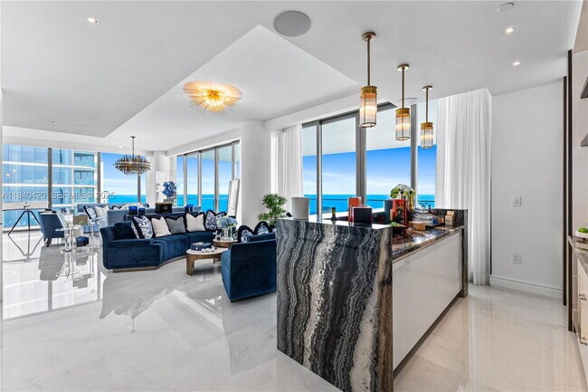 Building Photo - 17901 Collins Ave