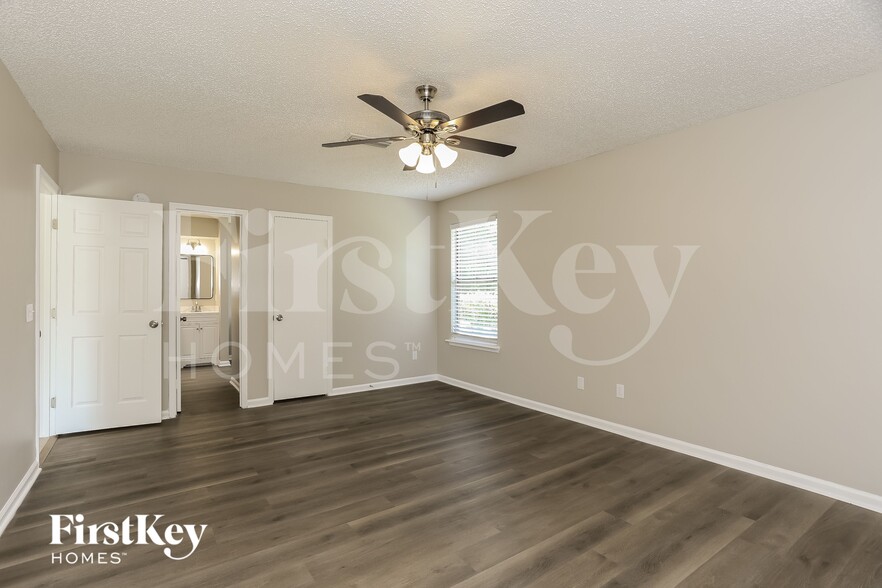 Building Photo - 1666 Ponderosa Pine Dr E