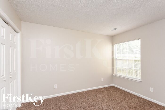Building Photo - 103 Lotus Ct