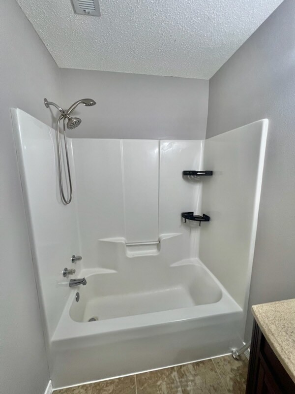 Building Photo - 815 Boulevard De L'Orleans