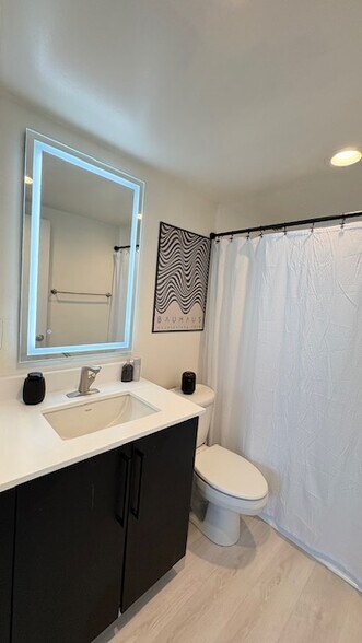 Building Photo - 7501 E Treasure Dr