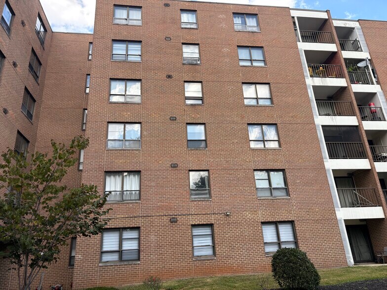 Primary Photo - 6317 Park Heights Ave