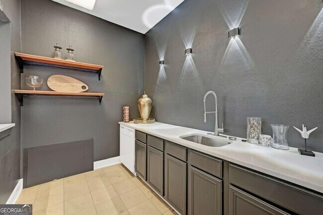 Building Photo - 3777 Peachtree Rd NE