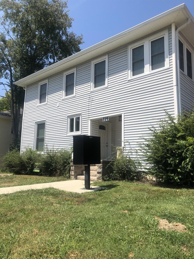 Building Photo - 729 E Hunter Ave