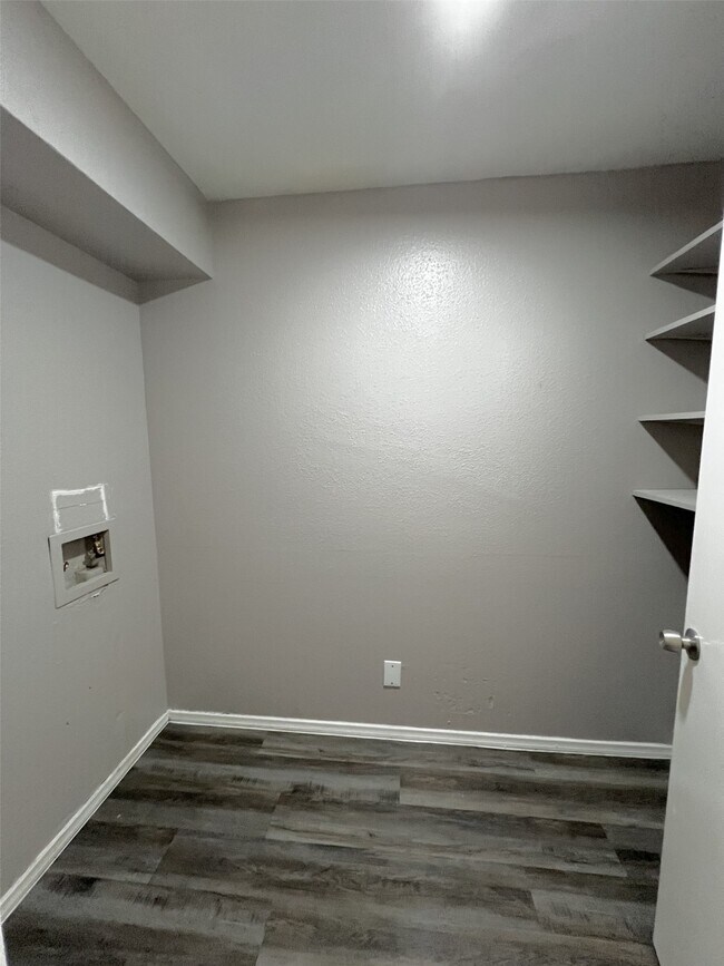 Building Photo - 6200 W Tidwell Rd