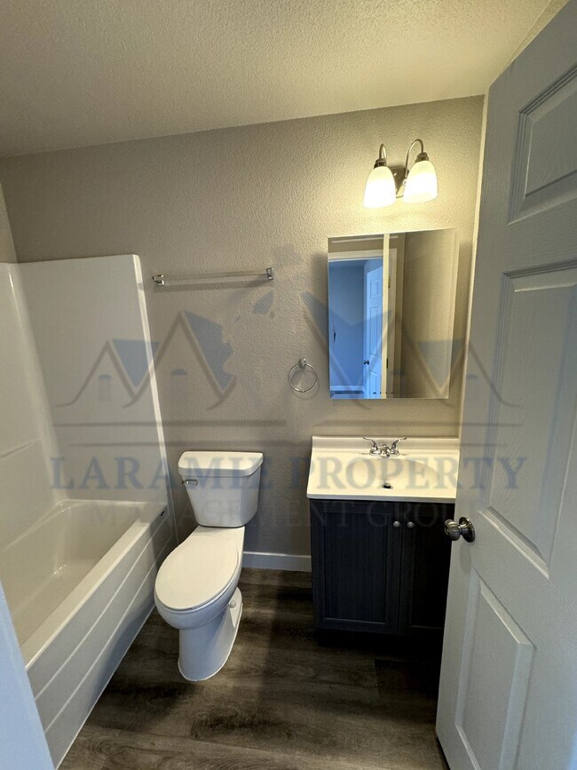 Building Photo - 4-Bedroom, 4.5 bath Condo - $1,000 off Sep...