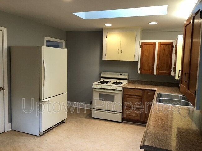 Building Photo - 3671 SE Tenino St