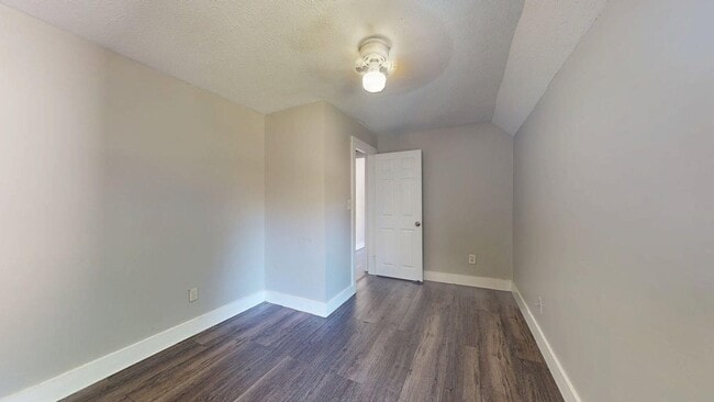 Building Photo - Denison/W.73rd neighborhood - updated 3 be...