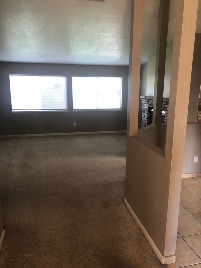 Building Photo - 2205 Temescal Dr